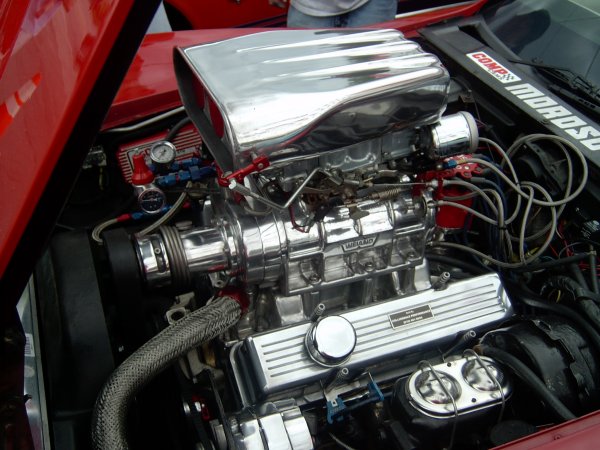 red corvette motor.jpg